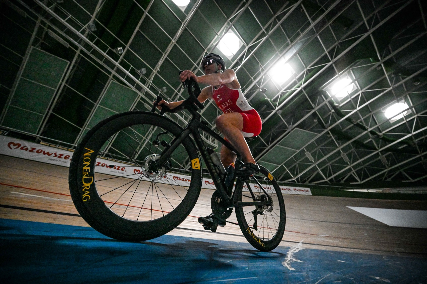 National-team rider putting SaBRe VI.V wheels through their paces on the velodrome