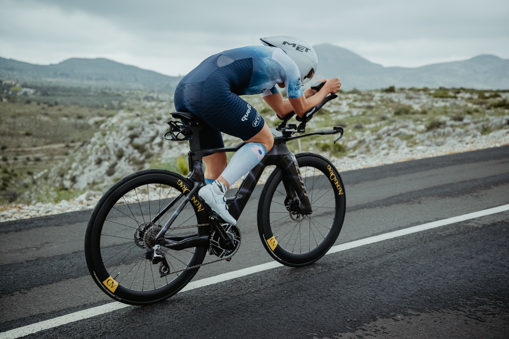 Rider in an aero position on SaBRe VI.V wheels cutting into the wind on the road
